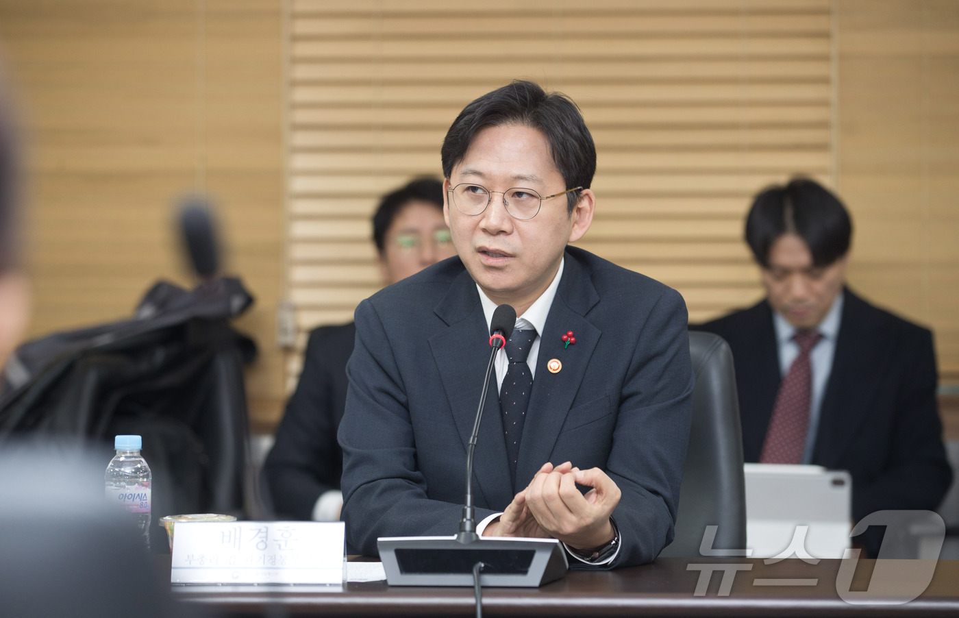 (서울=뉴스1) = 배경훈 부총리 겸 과학기술정보통신부 장관이 22일 오전 서울 종로구 광화문우체국에서 열린 '정보통신 분야 원로 간담회' 에서 인사말을 하고 있다. (과학기술정보 …