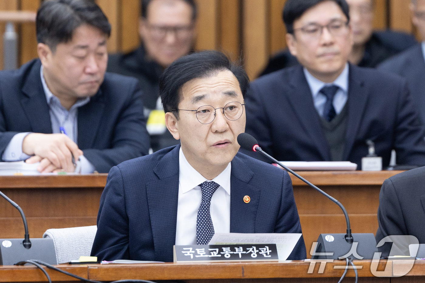 (서울=뉴스1) 이승배 기자 = 김윤덕 국토교통부 장관이 22일 서울 여의도 국회에서 열린 제431회국회(임시회) 국토교통위원회 12.29 여객기 참사 진상규명을 위한 국정조사특별 …