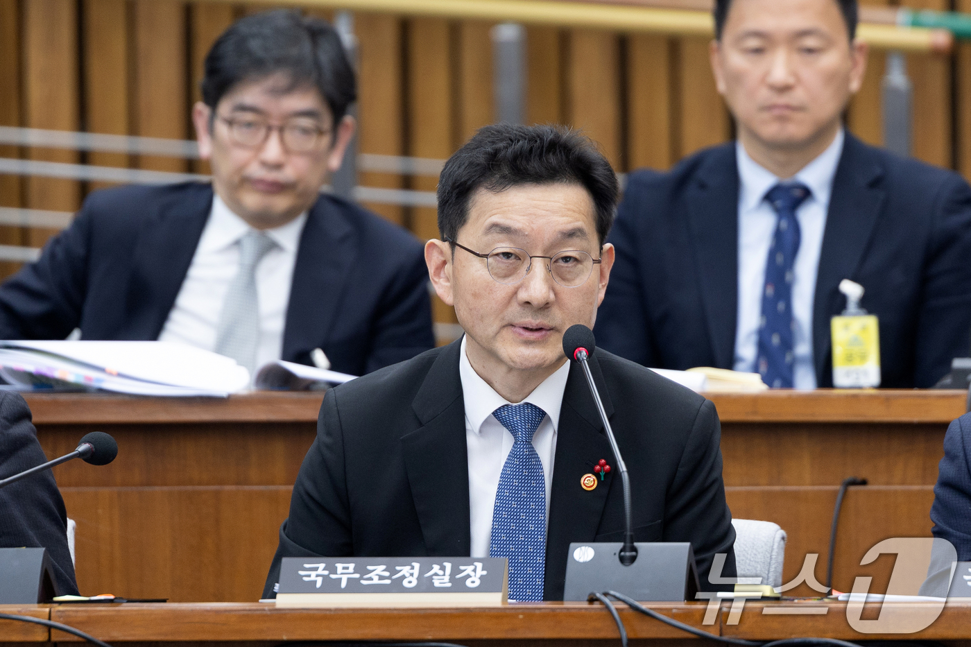 (서울=뉴스1) 이승배 기자 = 윤창렬 국무조정실장이 22일 서울 여의도 국회에서 열린 제431회국회(임시회) 국토교통위원회 12.29 여객기 참사 진상규명을 위한 국정조사특별위원 …