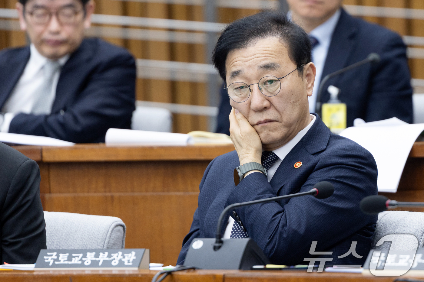 (서울=뉴스1) 이승배 기자 = 김윤덕 국토교통부 장관이 22일 서울 여의도 국회에서 열린 제431회국회(임시회) 국토교통위원회 12.29 여객기 참사 진상규명을 위한 국정조사특별 …