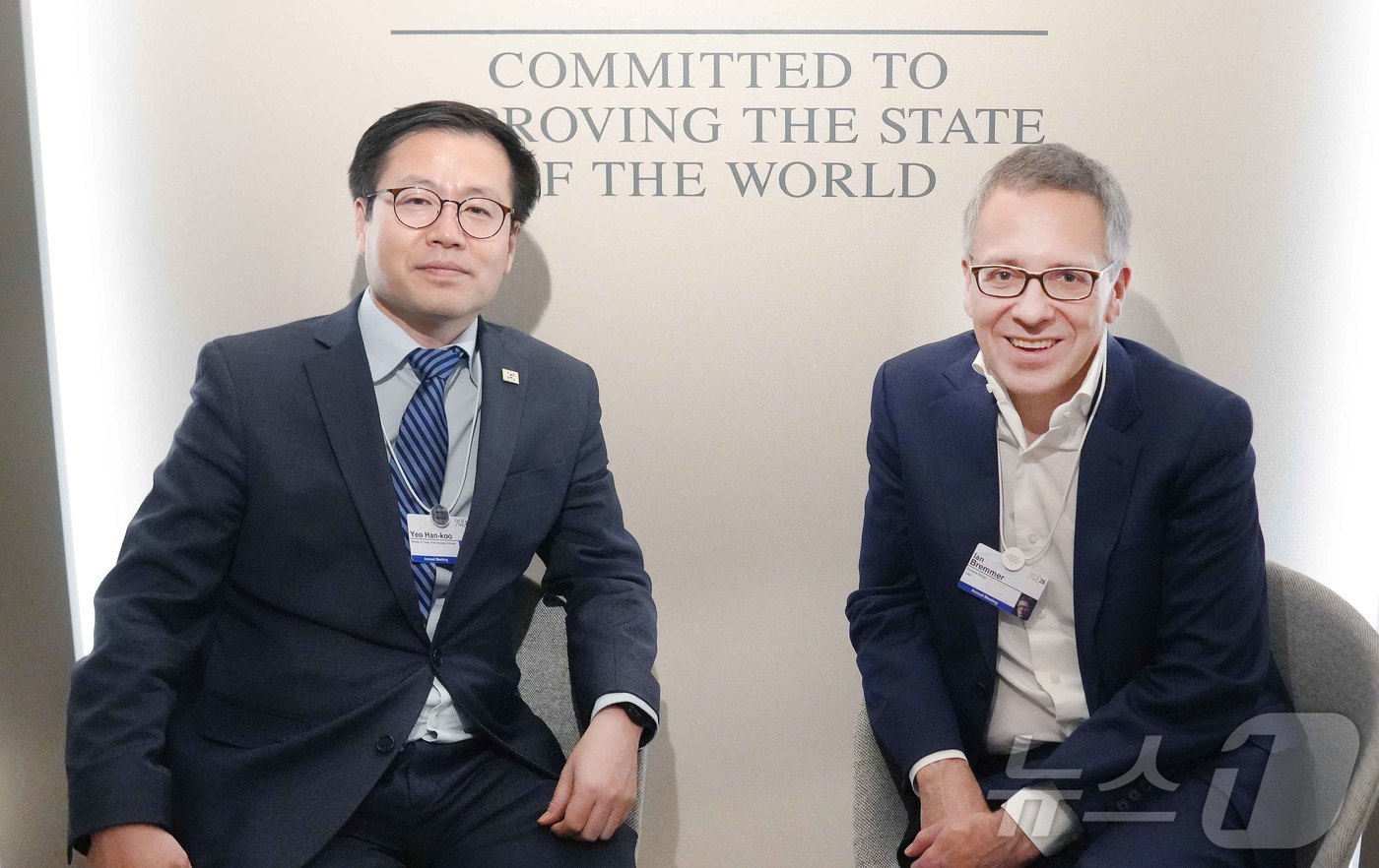 (서울=뉴스1) = 여한구 산업통상부 통상교섭본부장이 21일(현지시간) 스위스 다보스에서 열린 ‘2026 세계경제포럼 연차회의’에서 이안 브레버 유라시아그룹 회장과 면담을 갖고 있 …