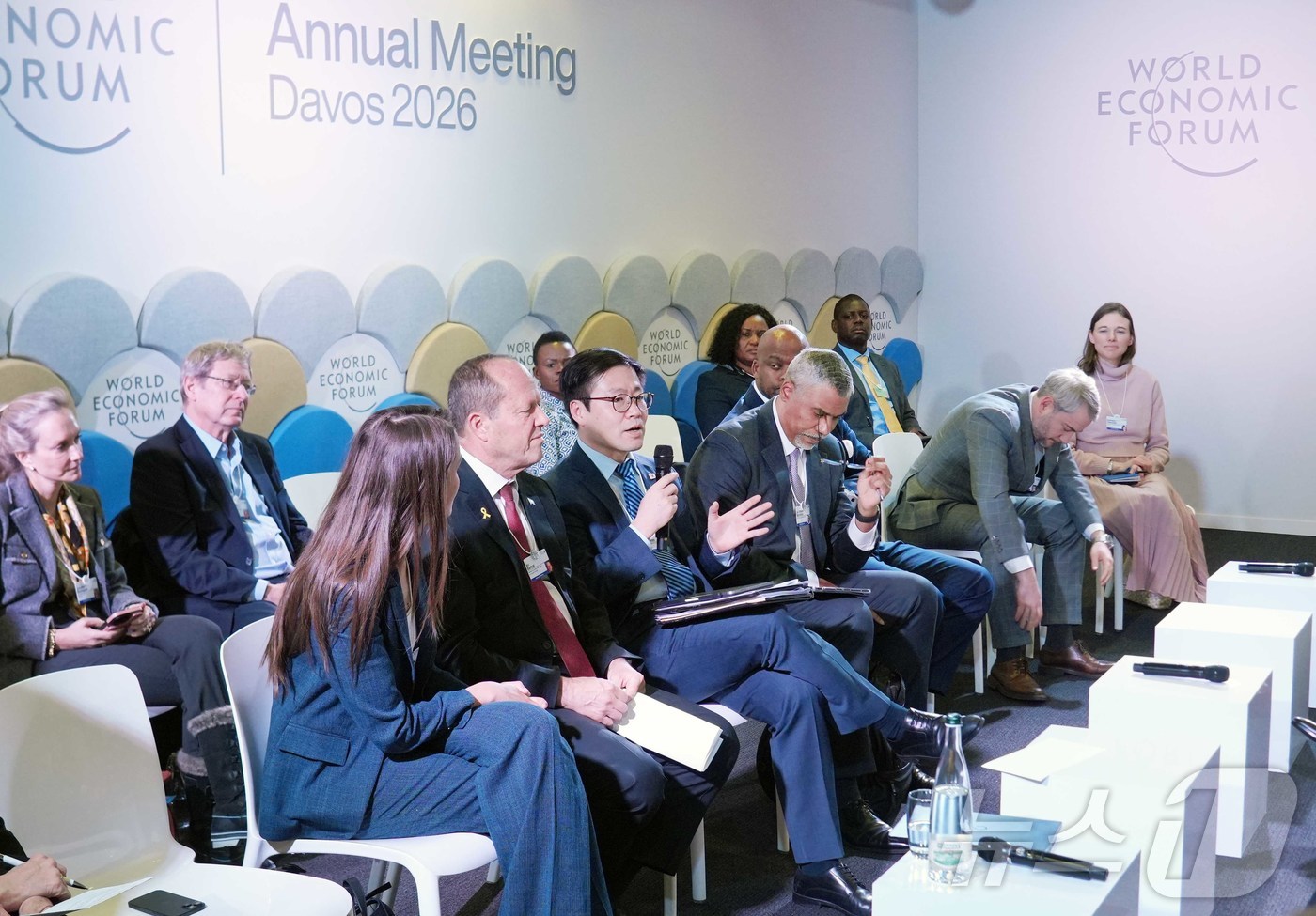 (서울=뉴스1) = 여한구 산업통상부 통상교섭본부장이 21일(현지시간) 스위스 다보스에서 열린 '다보스 포럼 Next-Generation Trade Facilitation’에서 패 …