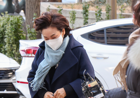 김병기 의원 아내, '법카 유용 의혹' 경찰 출석