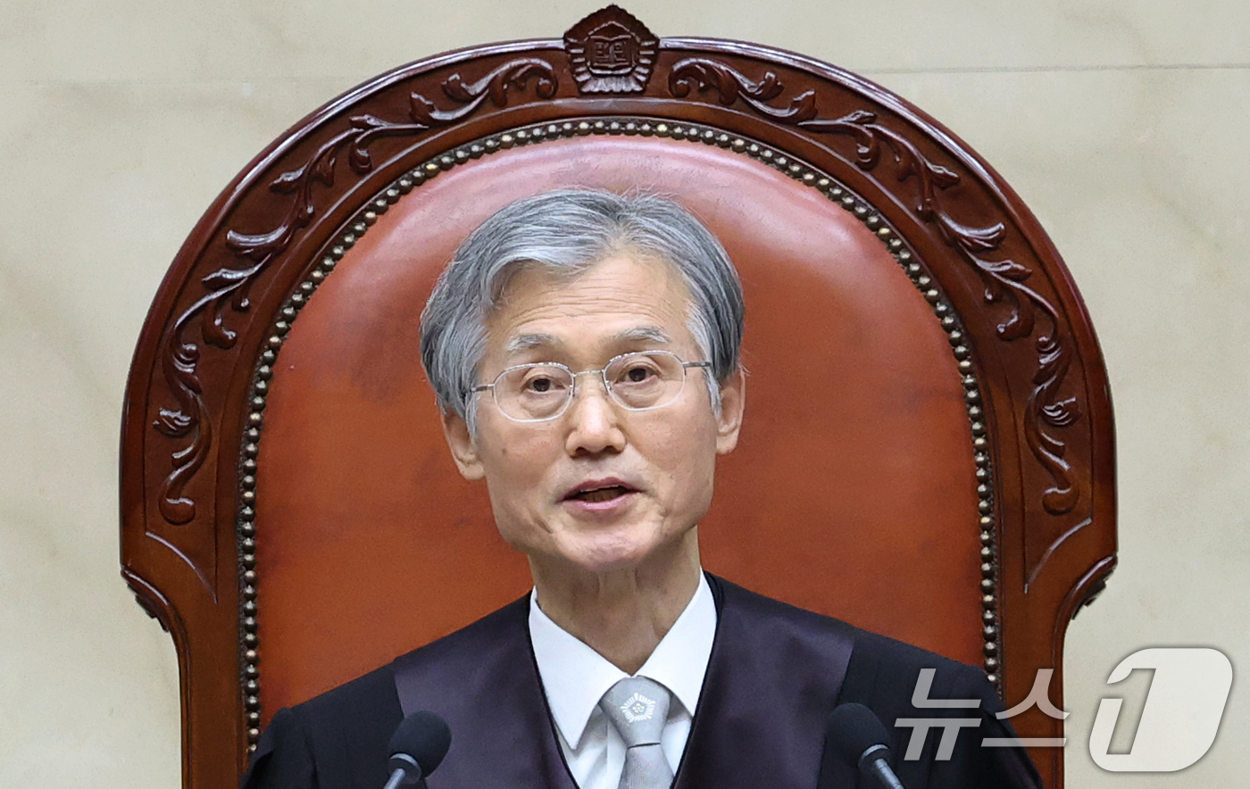 (서울=뉴스1) 오대일 기자 = 조희대 대법원장이 22일 오후 서울 서초구 대법원 대법정에서 열린 전원합의체 선고에서 발언하고 있다.대법원 전원합의체는 이날 5·18민주화운동 유족 …