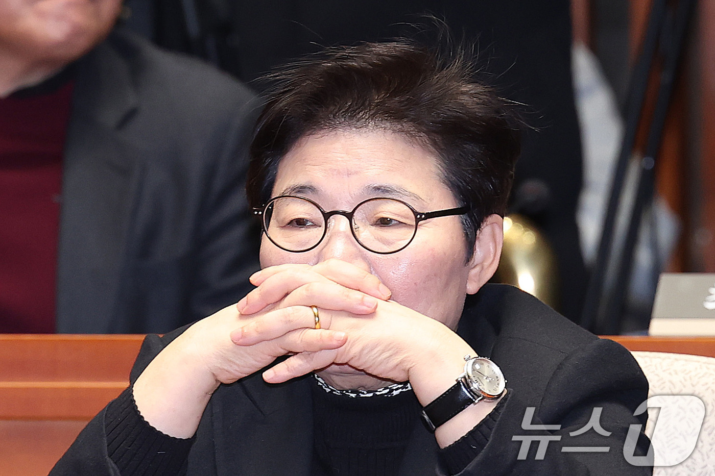 (서울=뉴스1) = 임이자 국민의힘 의원이 22일 서울 여의도 국회에서 열린 긴급 의원총회에서 생각에 잠겨 있다. 2026.1.22/뉴스1