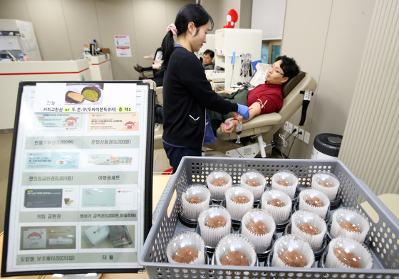 '헌혈하면 두쫀쿠' 예약 227% 치솟았다…"이번주도 드려요"