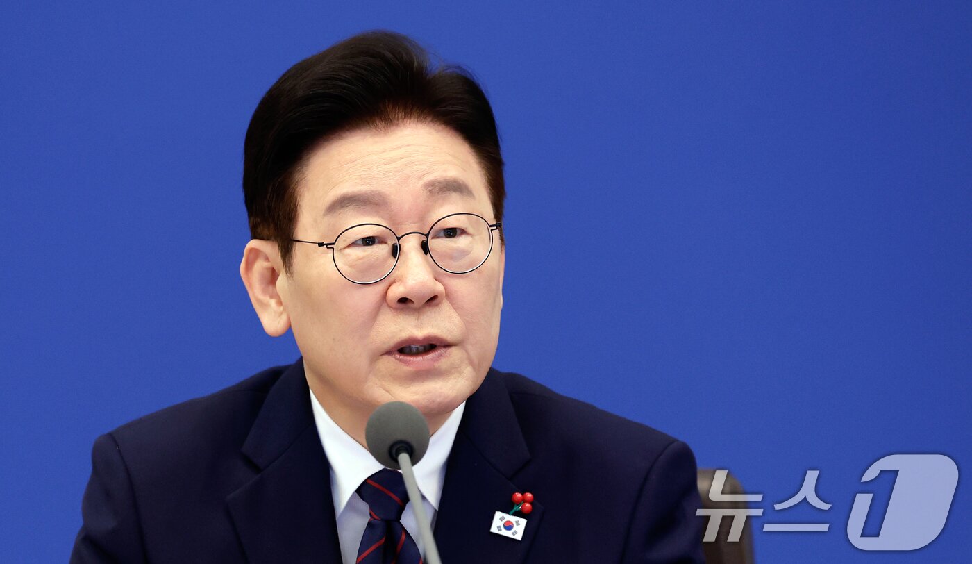 본문 이미지 - 이재명 대통령이 22일 청와대에서 열린 수석보좌관회의에서 발언하고 있다. (청와대통신사진기자단) 2026.1.22/뉴스1 ⓒ News1 허경 기자