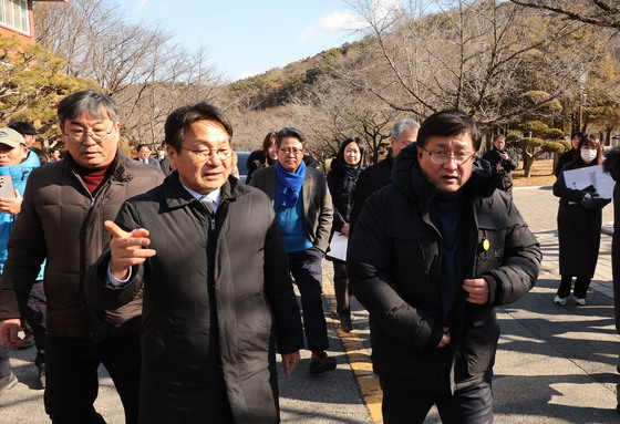 "판다 수용 여건되나" 김성환 장관 우치동물원 방문