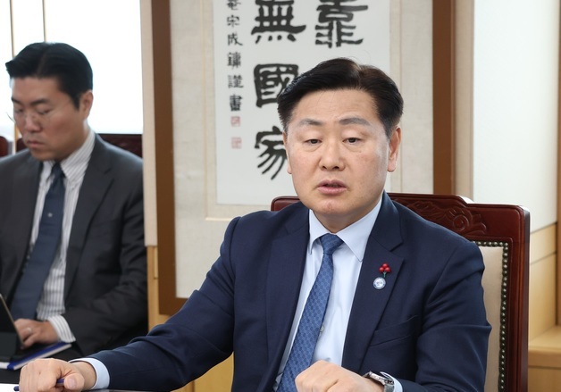 인사말하는 김관영 도지사