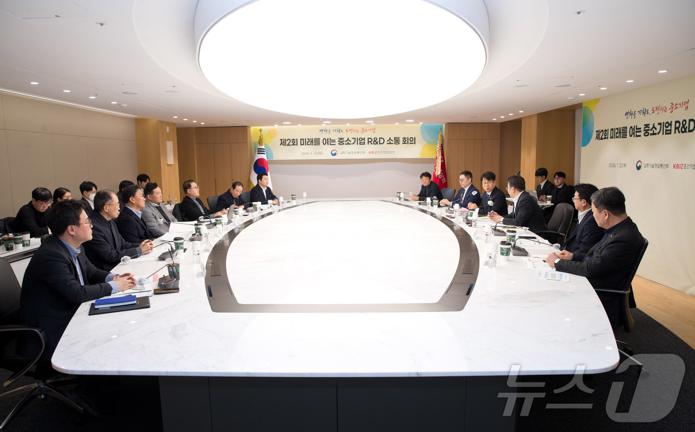 (서울=뉴스1) = 박인규 과학기술정보통신부 과학기술혁신본부장이 22일 오후 서울 영등포구 중소기업중앙회에서 열린 '제2회 미래를 여는 중소기업 R&D 소통 회의' 에서 발언을 하 …