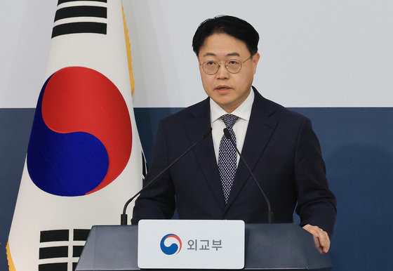 정례브리핑하는 이문배 외교부 부대변인