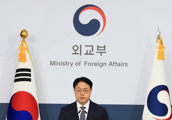 브리핑하는 이문배 외교부 부대변인