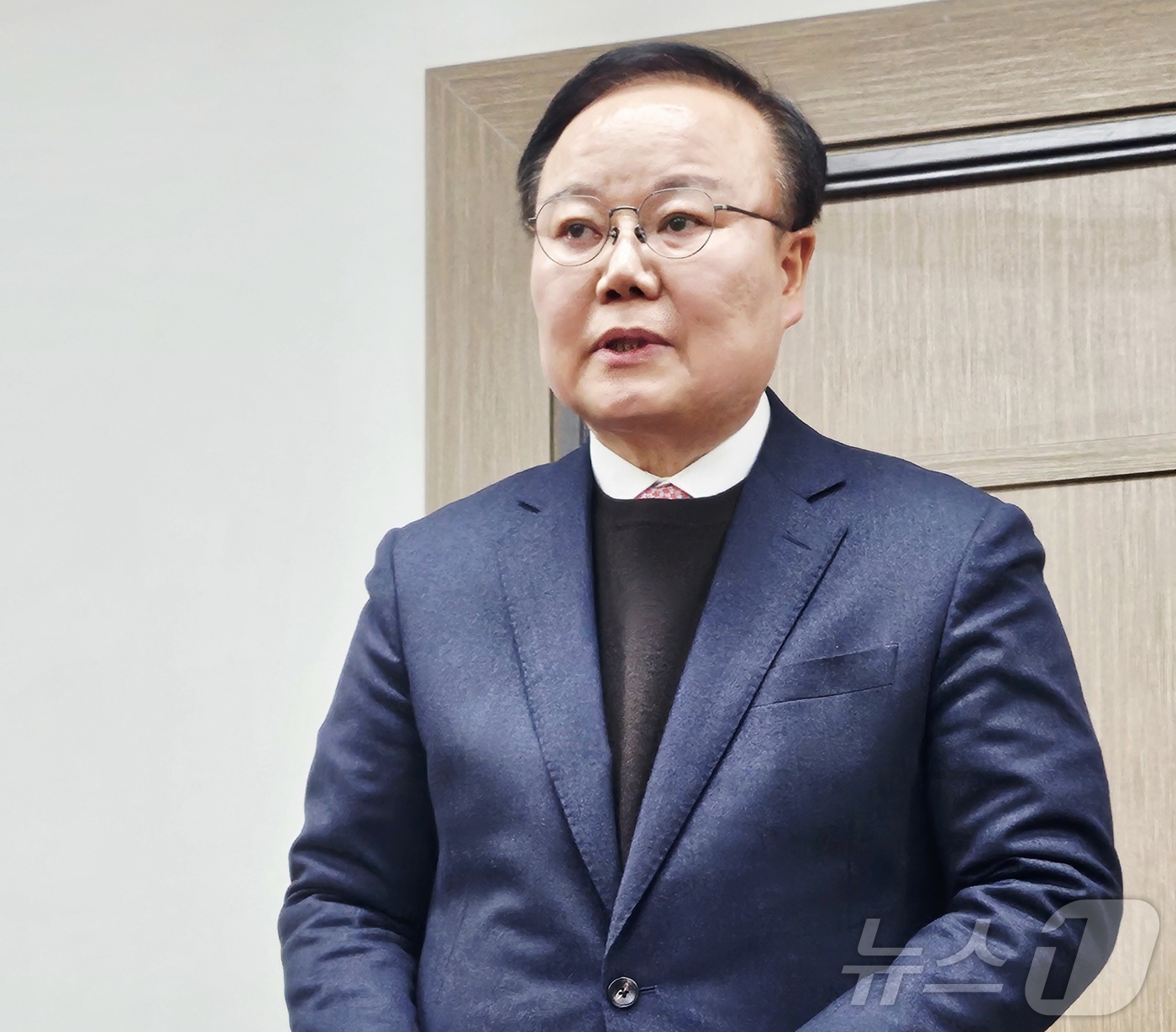 (대구=뉴스1) 남승렬 기자 = 김재원 국민의힘 최고위원이 22일 오후 대구 수성구 국민의힘 경북도당에서 기자회견을 열고 대구경북 행정통합과 관련된 입장을 밝히고 있다. 2026. …