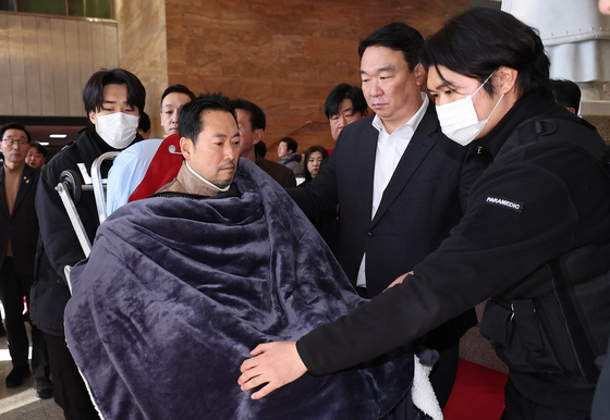 정희용 "전국서 쌍특검 수용 촉구 1인 시위, 천만 서명 운동 돌입"