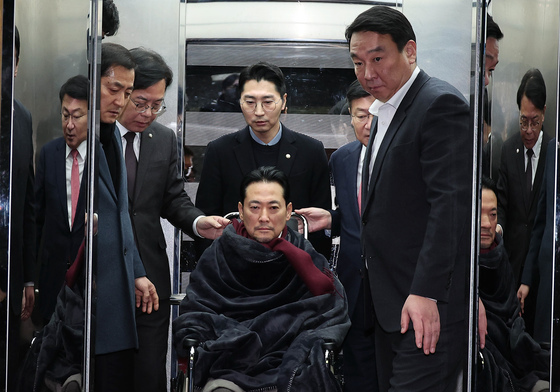 '8일 단식' 장동혁, 나흘만에 퇴원…"회복 후 당무 복귀"