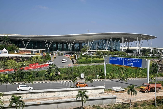 검색한다며 더듬고 껴안더니 "고맙다"…인도 공항서 韓여성에 만행