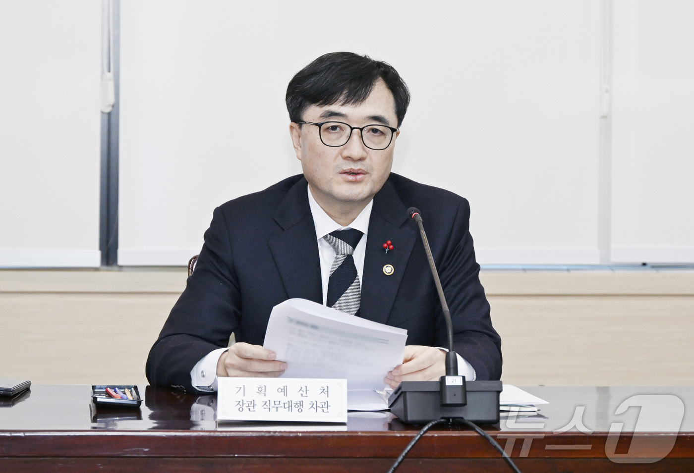 (서울=뉴스1) = 임기근 기확예산처 장관 직무대행 차관이 22일 오후 서울 종로구 정부서울청사에서 열린 '재정구조 혁신 전담반 2차 점검회의'를 주재하고 있다. (기확예산처 제공 …