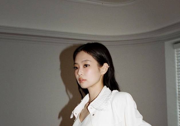 블랙핑크 제니, 크롭티 속 탄탄 복근…우아한 섹시미 [N샷]