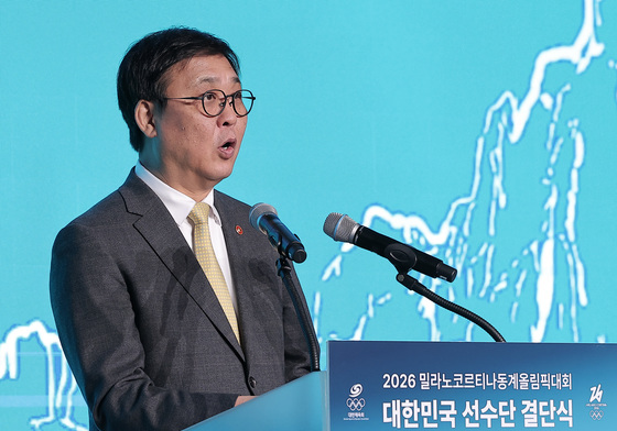 대한민국 선수단 격려하는 최휘영 장관