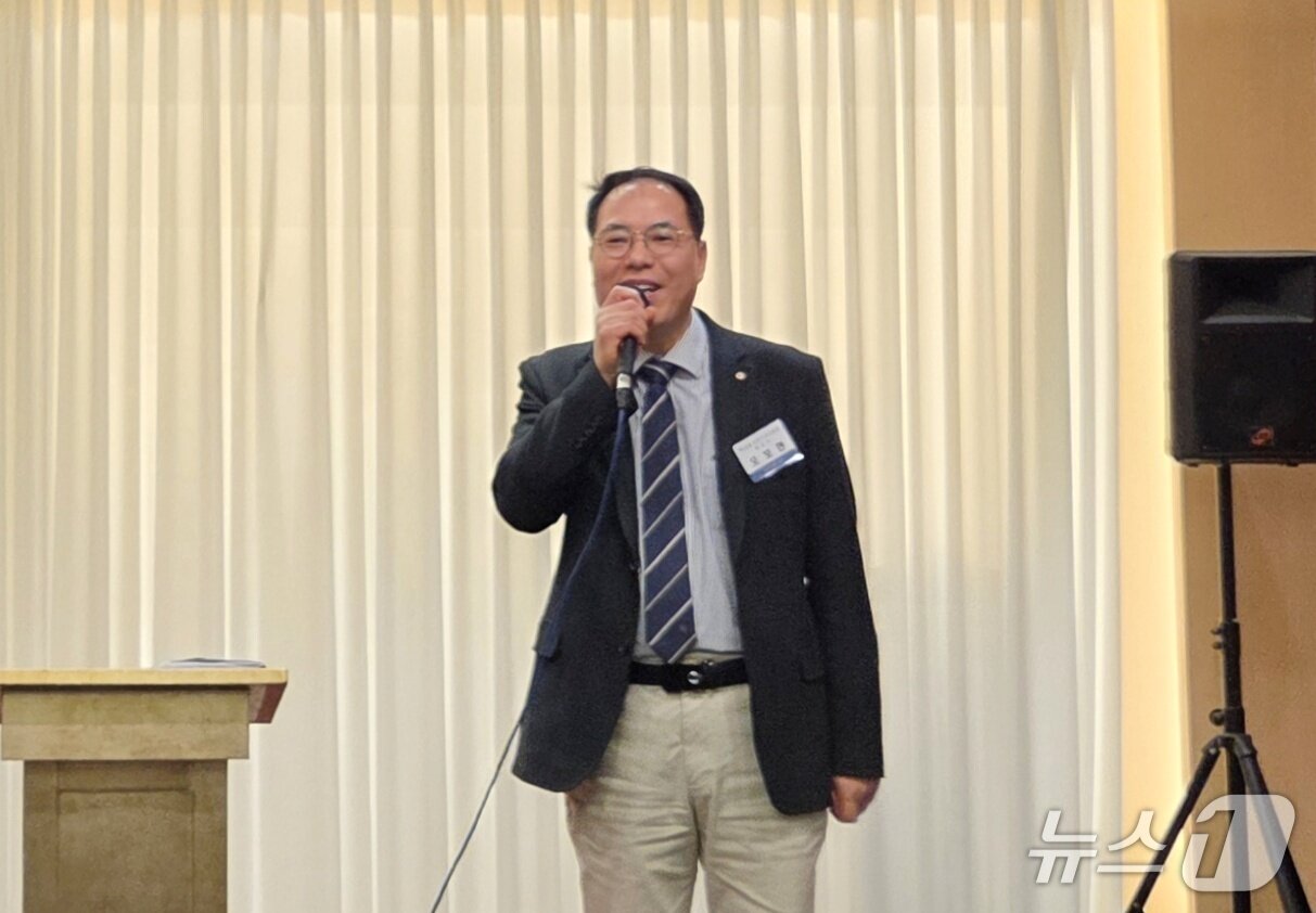 본문 이미지 - 제16대 인천시수의사회 회장 선거에 출마한 기호 2번 오보현 후보가 21일 신년교례회에서 발언을 하고 있다. ⓒ 뉴스1