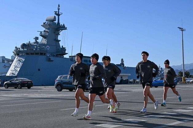 칼바람 속 전력 질주…SSU 심해잠수사 선발 현장