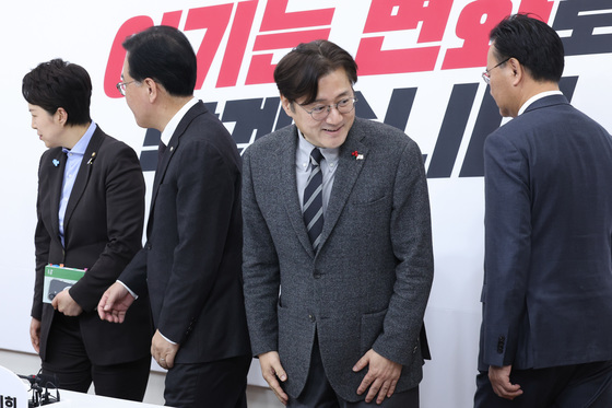 등 돌린 송언석·홍익표