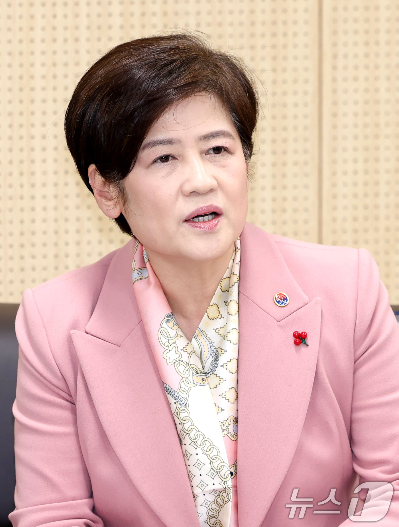 (대구=뉴스1) 공정식 기자 = 강은희 대구교육감이 22일 오후 대구 달성교육지원청에서 임종식 경북교육감과 만나 대구경북 행정통합 추진 관련 교육분야 현안을 논의하고 있다. (대구 …