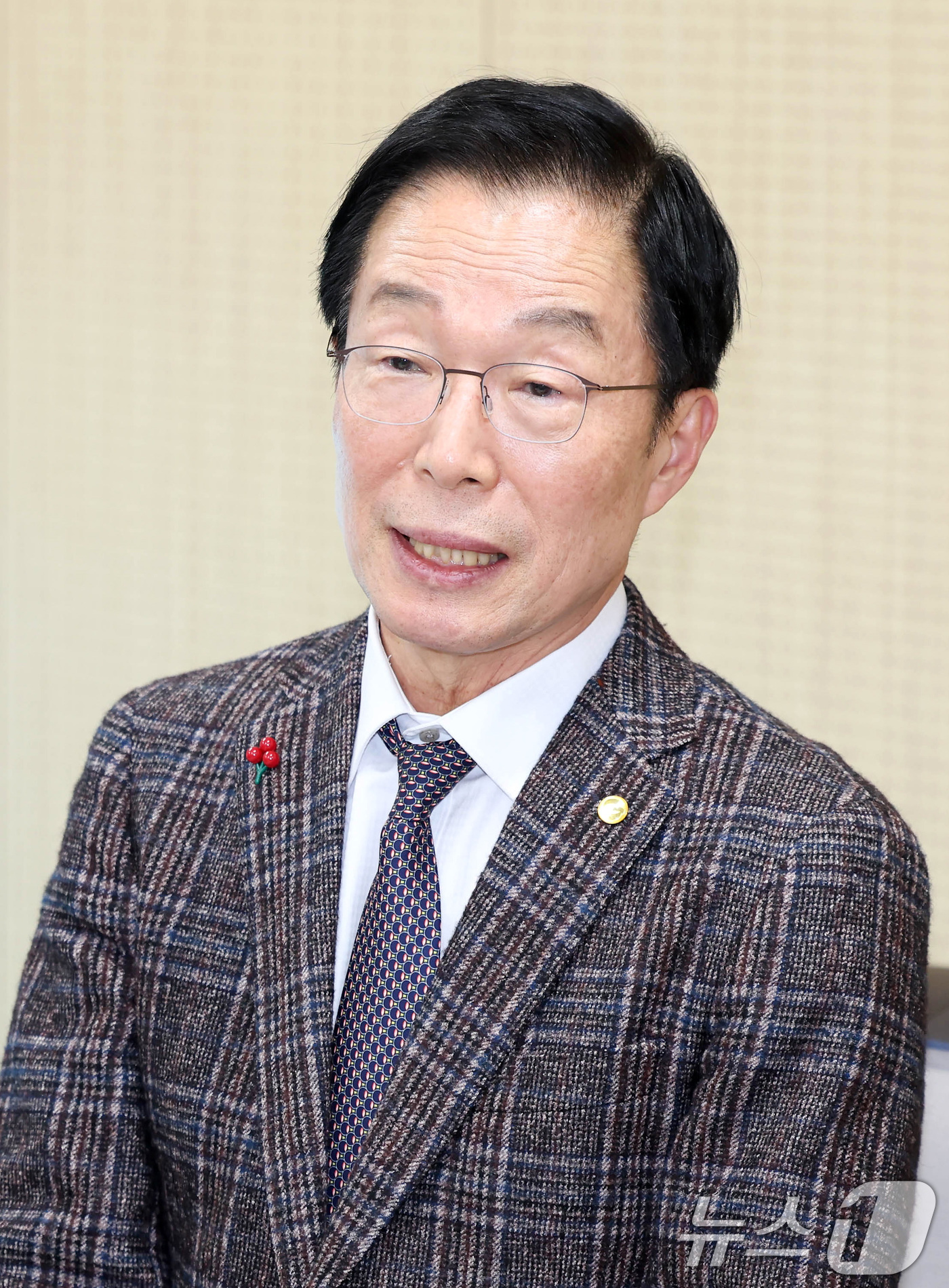 (대구=뉴스1) 공정식 기자 = 임종식 경북교육감이 22일 오후 대구 달성교육지원청에서 강은희 대구교육감과 만나 대구경북 행정통합 추진 관련 교육분야 현안을 논의하고 있다. (대구 …