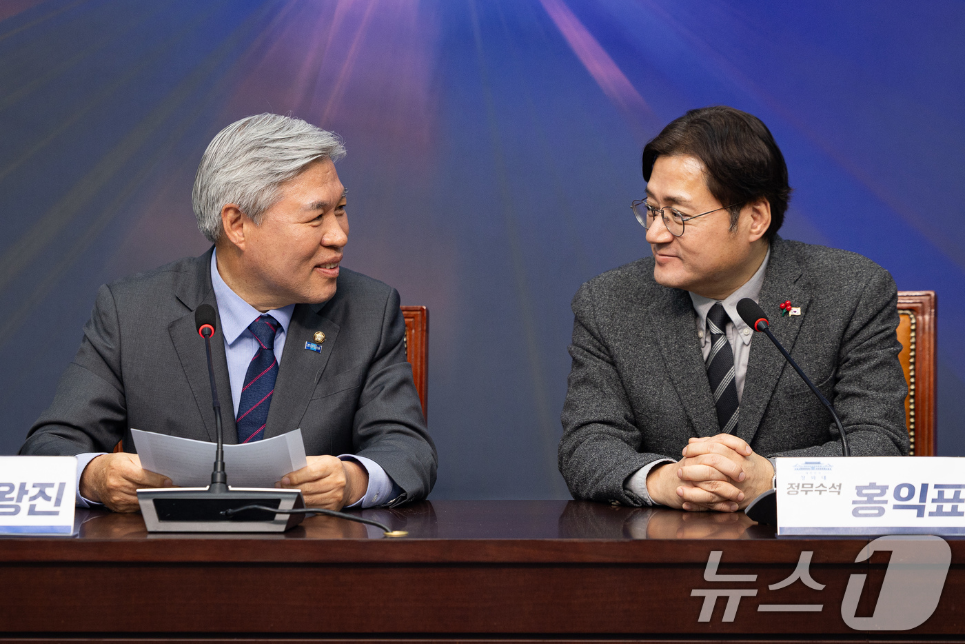 (서울=뉴스1) 유승관 기자 = 서왕진 조국혁신당 원내대표가 22일 서울 여의도 국회에서 홍익표 청와대 정무수석을 접견하고 있다. 2026.1.22/뉴스1