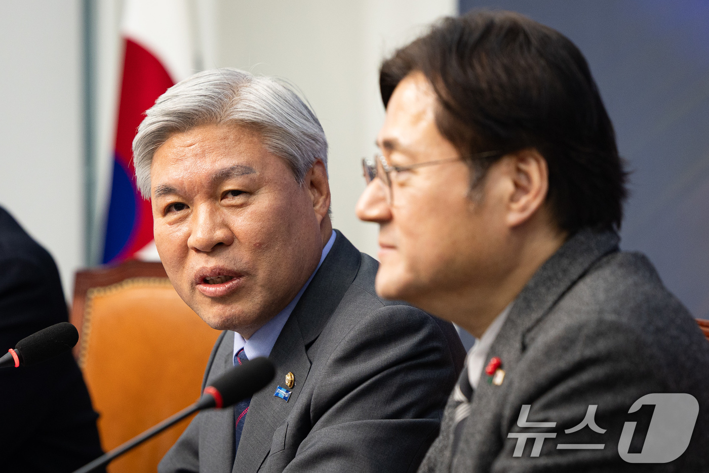 (서울=뉴스1) 유승관 기자 = 서왕진 조국혁신당 원내대표가 22일 서울 여의도 국회에서 홍익표 청와대 정무수석을 접견하고 있다. 2026.1.22/뉴스1