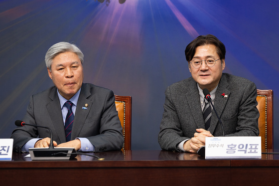 조국혁신당 "검찰개혁안 전면수정 필요"…홍익표 "국회 논의 환영"