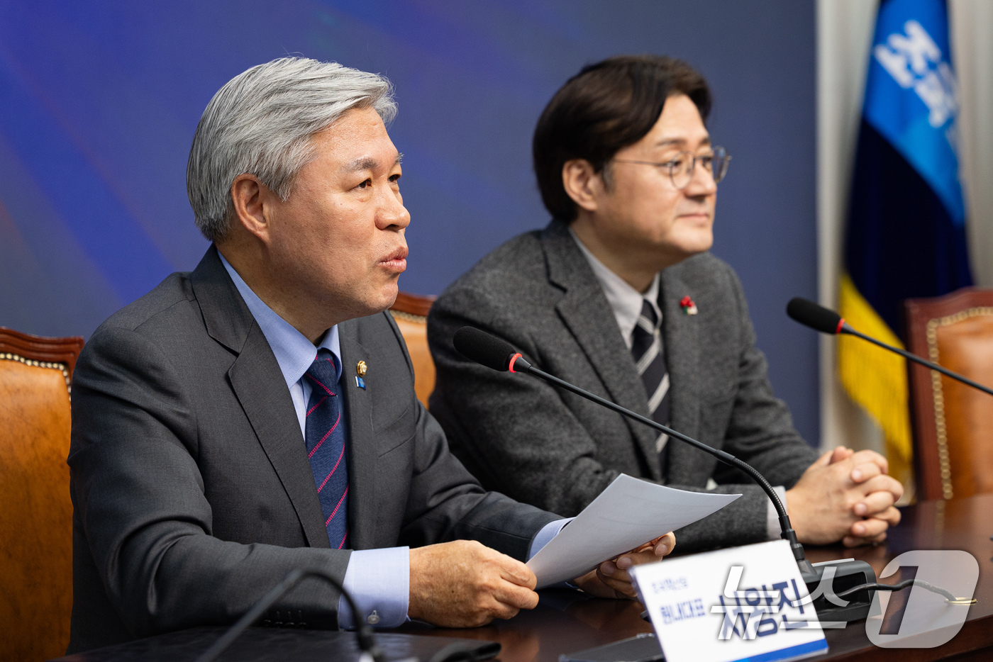 (서울=뉴스1) 유승관 기자 = 서왕진 조국혁신당 원내대표가 22일 서울 여의도 국회에서 홍익표 청와대 정무수석을 접견하고 있다. 2026.1.22/뉴스1