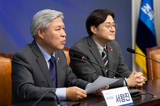 서왕진 조국혁신당 원내대표, 홍익표 청와대 정무수석 접견