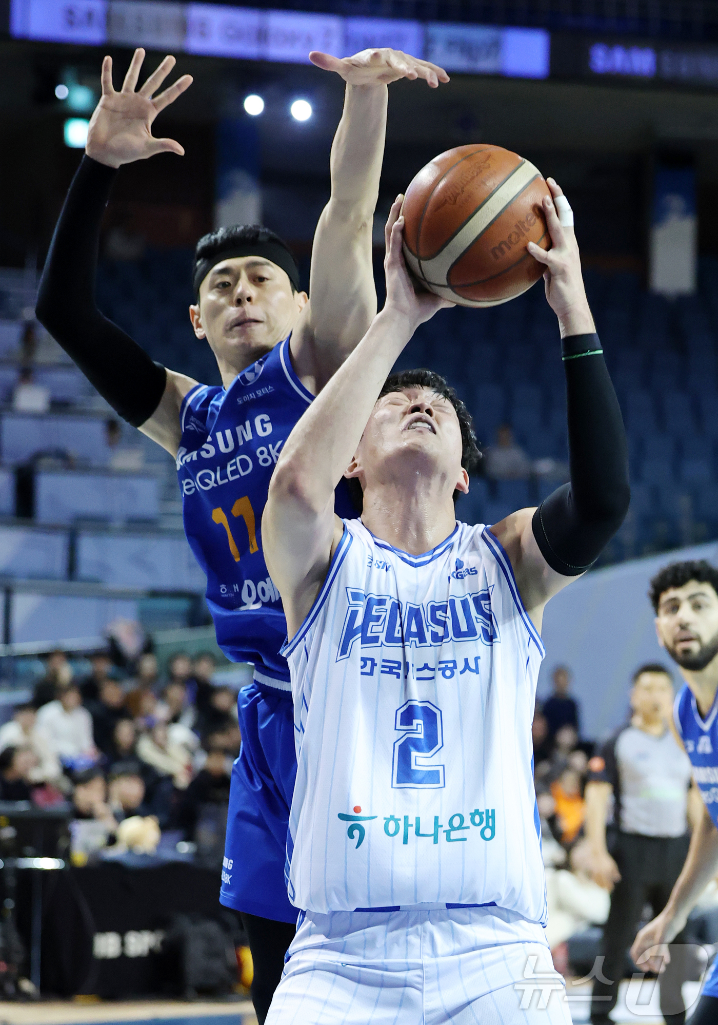 (서울=뉴스1) 김진환 기자 = 22일 오후 서울 송파구 잠실 잠실실내체육관에서 열린 2025-2026 LG전자 프로농구 정규리그 서울 삼성 썬더스와 대구 한국가스공사의 경기, 2 …