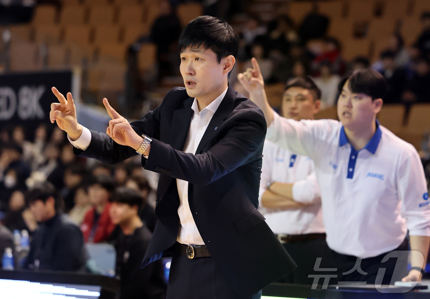 (서울=뉴스1) 김진환 기자 = 22일 오후 서울 송파구 잠실 잠실실내체육관에서 열린 2025-2026 LG전자 프로농구 정규리그 서울 삼성 썬더스와 대구 한국가스공사의 경기, 2 …