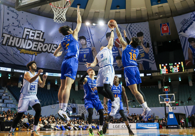 구탕의 수비에 막힌 정성우