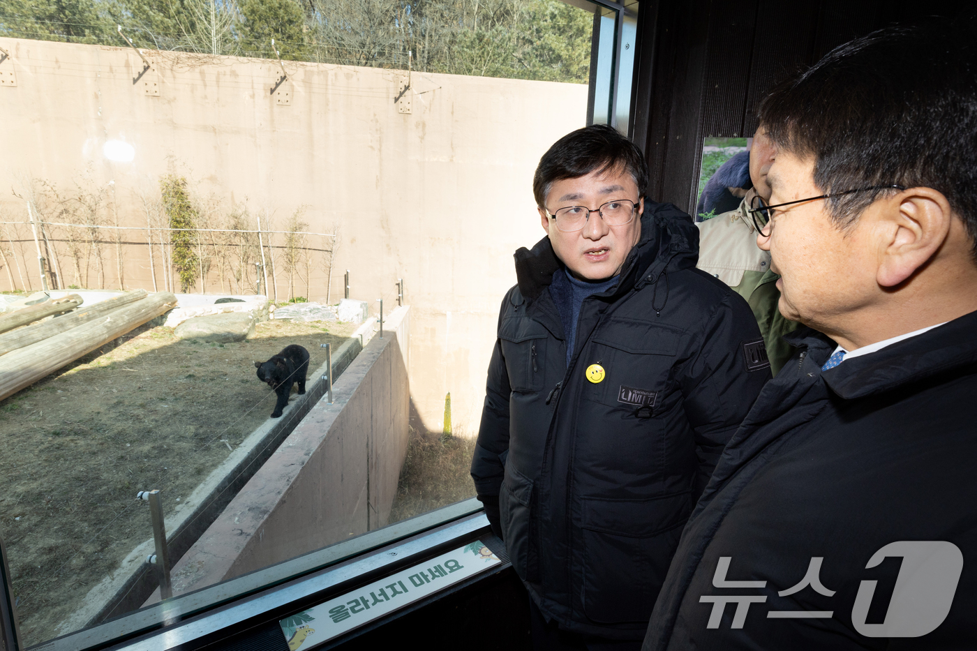 (서울=뉴스1) 김명섭 기자 = 김성환 기후에너지환경부장관이 22일 광주광역시 북구 소재 우치동물원에서 향후 판다 도입과 관련하여 현장을 점검하고 있다. (기후에너지환경부제공. 재 …