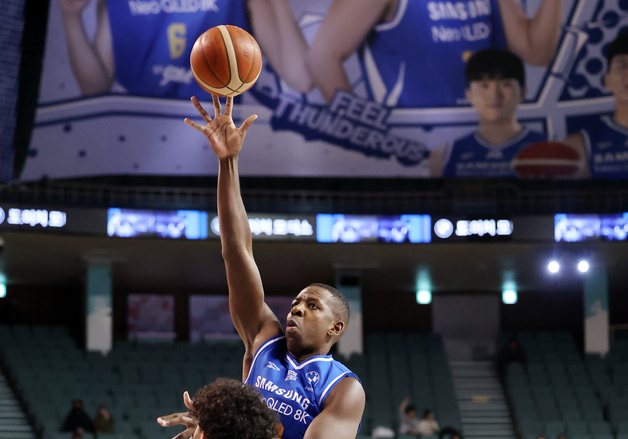 니콜슨, 타점 높은 훅슛