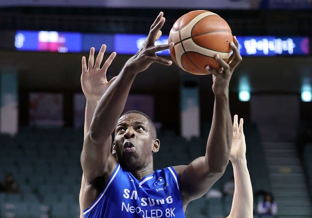 '니콜슨 32득점' 9위 삼성, 2위 정관장 천적 입증…85-76 승리