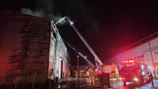 정읍 요소수 제조공장서 불…3500만원 피해