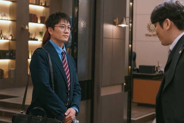 '판사 이한영' 지성, 전생의 처가 찾았다…적진 한복판 진입 [N컷]