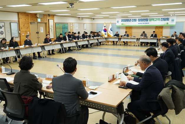 산림청장 “정책은 현장서 비로소 완성”…정책고객 간담회 개최