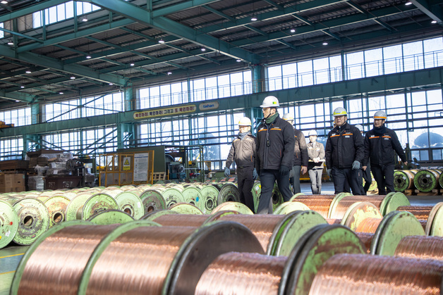 김대헌 호반그룹 사장, 대한전선 당진 현장 방문…생산공정 점검