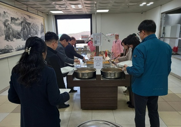 충주시, 시청 구내식당서 가루쌀 수제비 선보여