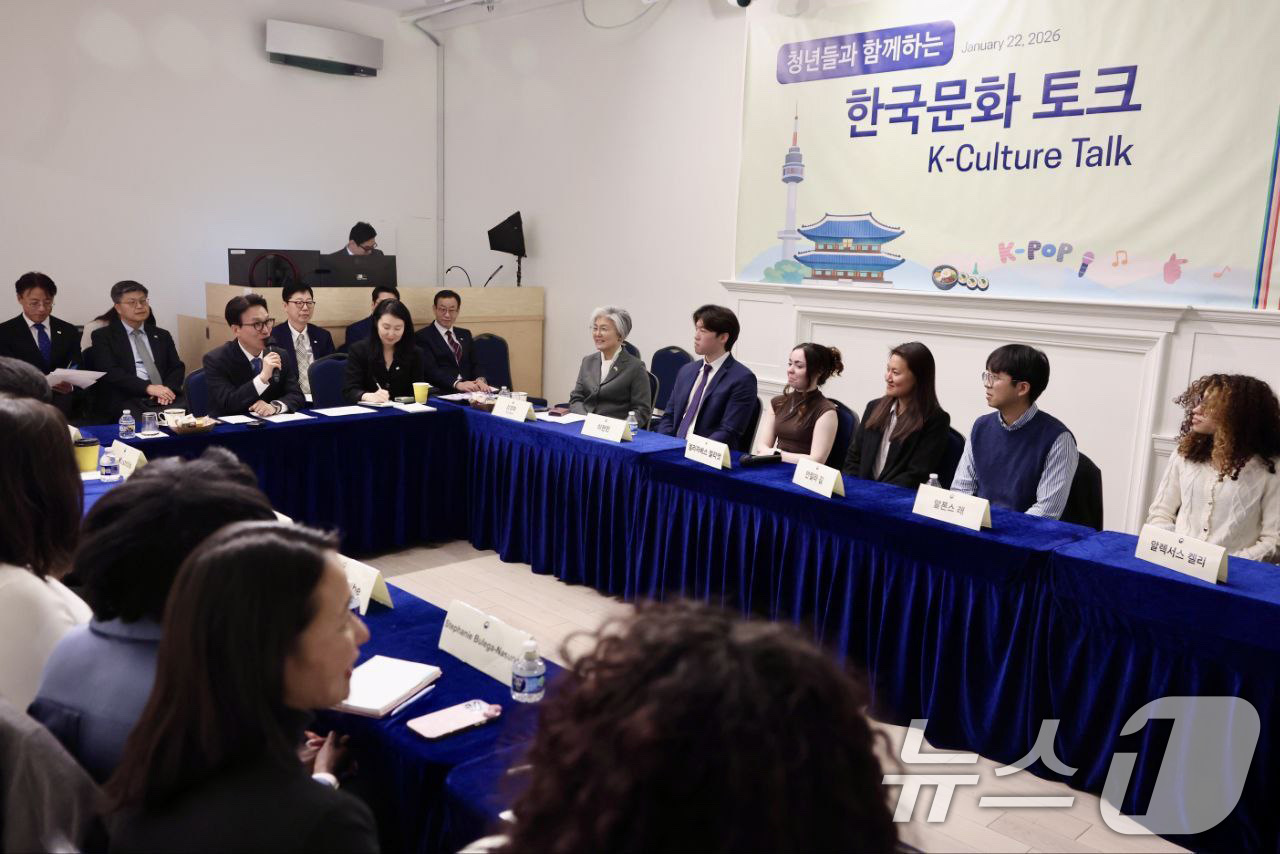 (서울=뉴스1) 임세영 기자 = 김민석 국무총리가 22일(현지시간) 미국 워싱턴 한국문화원에서 열린 미국 청년과 함께하는 한국문화 간담회에서 발언을 하고 있다. (총리실 제공. 재 …