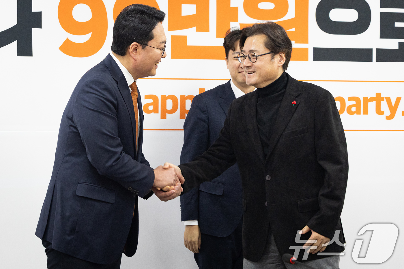 (서울=뉴스1) 유승관 기자 = 이준석 개혁신당 대표와 천하람 원내대표가 23일 서울 여의도 국회에서 홍익표 청와대 정무수석을 접견하고 있다. 2026.1.23/뉴스1