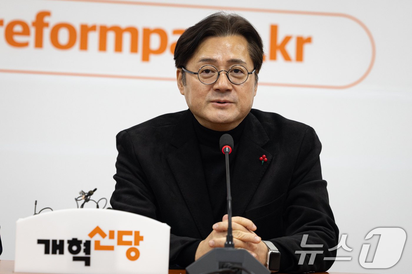 (서울=뉴스1) 유승관 기자 = 홍익표 청와대 정무수석이 23일 서울 여의도 국회에서 이준석 개혁신당 대표와 천하람 원내대표를 예방하고 있다. 2026.1.23/뉴스1