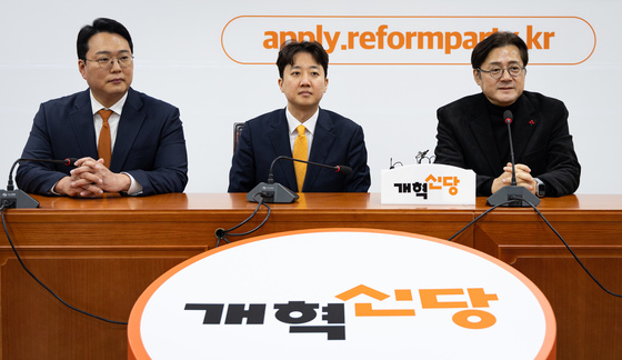 개혁신당 "이혜훈 철회·쌍특검 도입"…홍익표 "소통 심부름꾼"