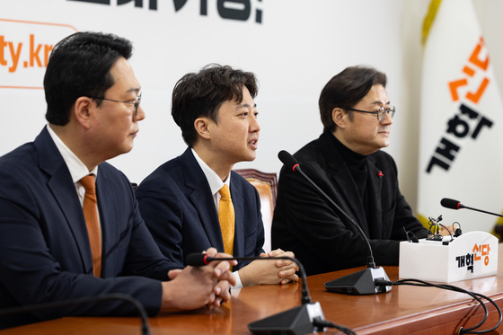 인사말하는 이준석 대표