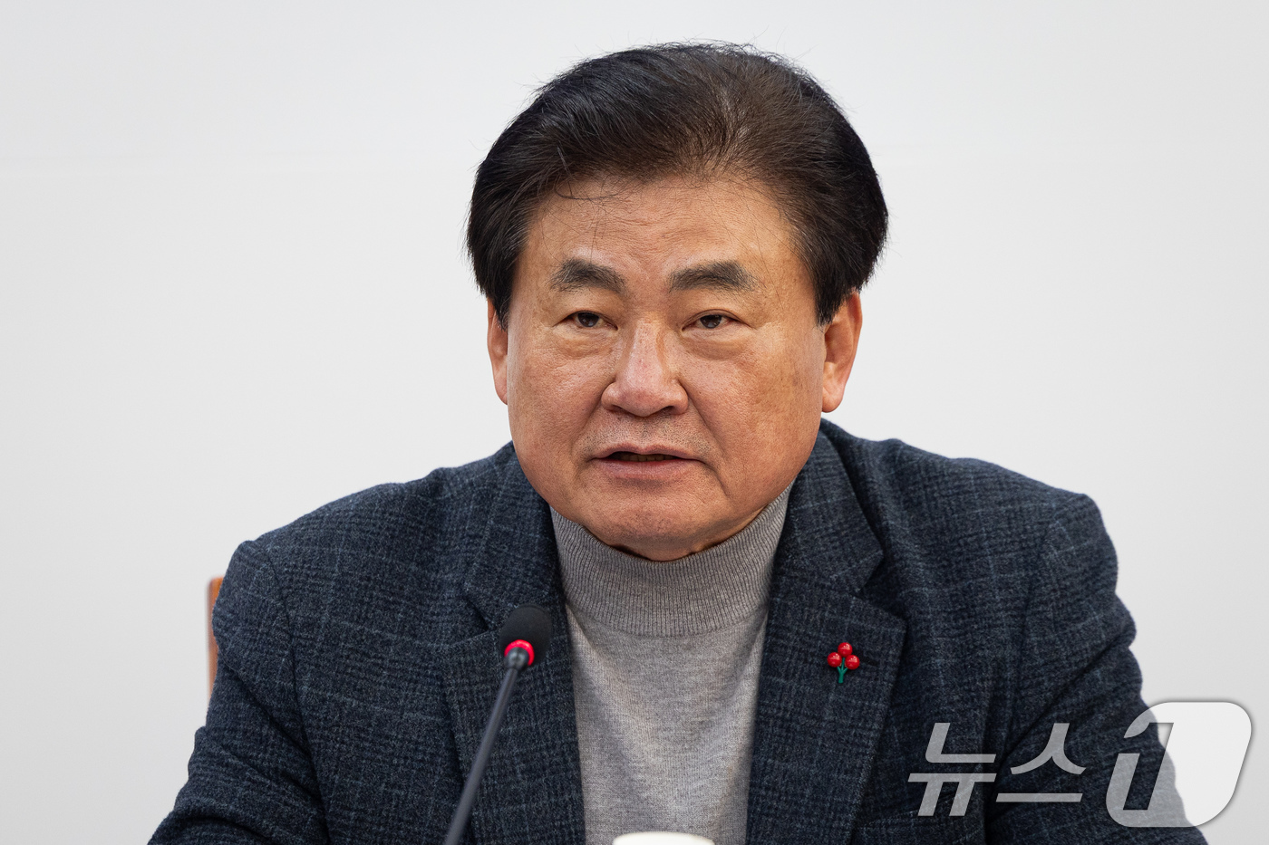 (서울=뉴스1) 유승관 기자 = 소병훈 더불어민주당 정년연장특별위원장이 23일 서울 여의도 국회에서 열린 회복과 성장을 위한 정년연장특별위원회 제2차 본위원회의에서 모두 발언을 하 …